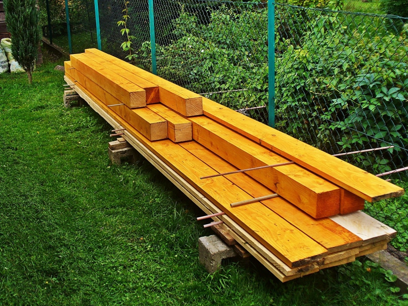 charpentier-TOUET SUR VAR-min_boards_the_rafters_joinery_tree_painting_wood_colored_paint-871508
